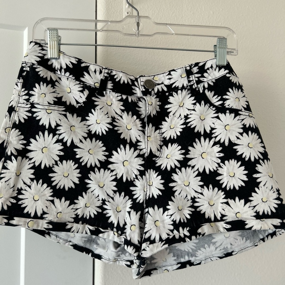 SO High Waist Black and White Daisy Shorts